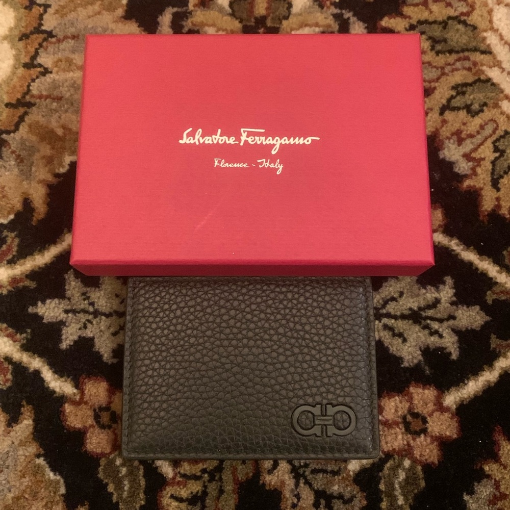 { Salvatore Ferragamo } Firenze Nero Calf Wallet - Picture 1 of 8